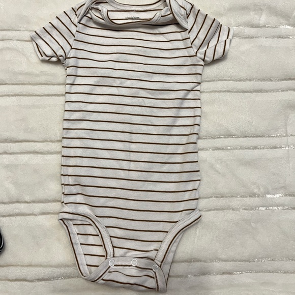 18 months bundle- onesies - Picture 3 of 9